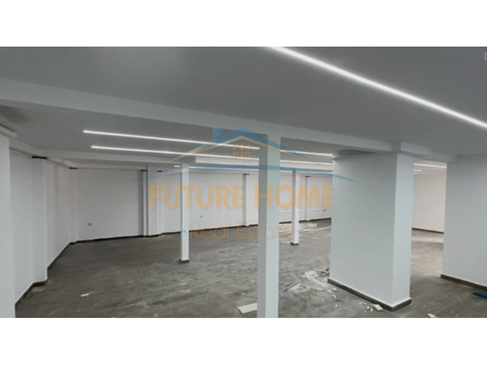 Shqiperi, shes ambjent biznesi Kati 0, 144 m² 400.000 € (ish fusha e aviacionit)