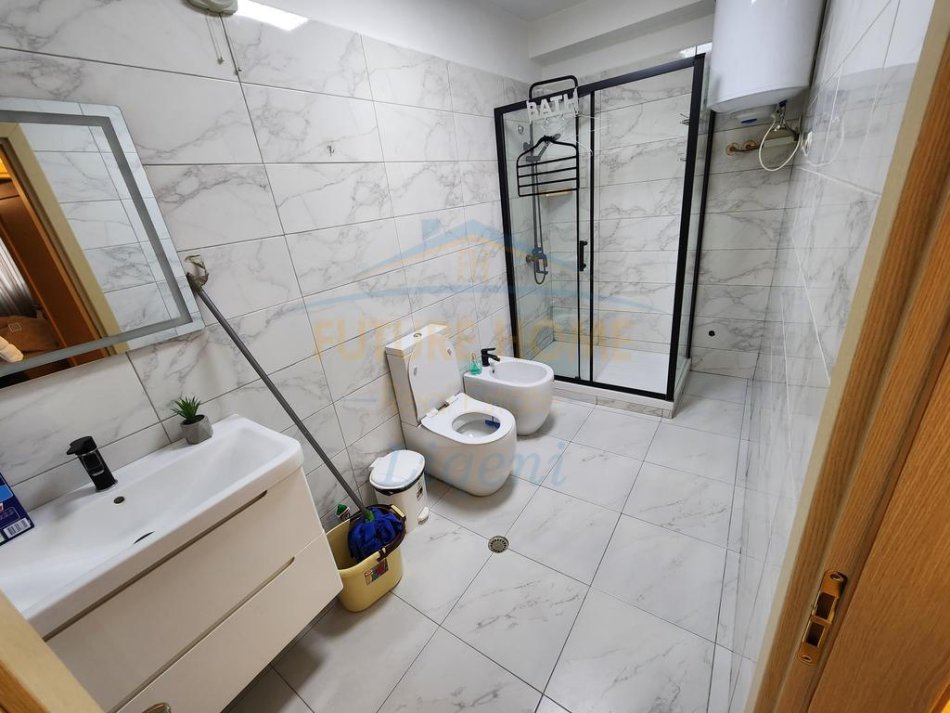 Tirane, jepet me qera apartament 2+1 Kati 1, 133 m² 800 € (Kopshti Botanik)