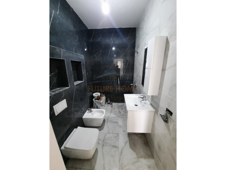 Tirane, jepet me qera apartament 2+1 Kati 2, 102 m² 600 € (Liqeni i Thate)