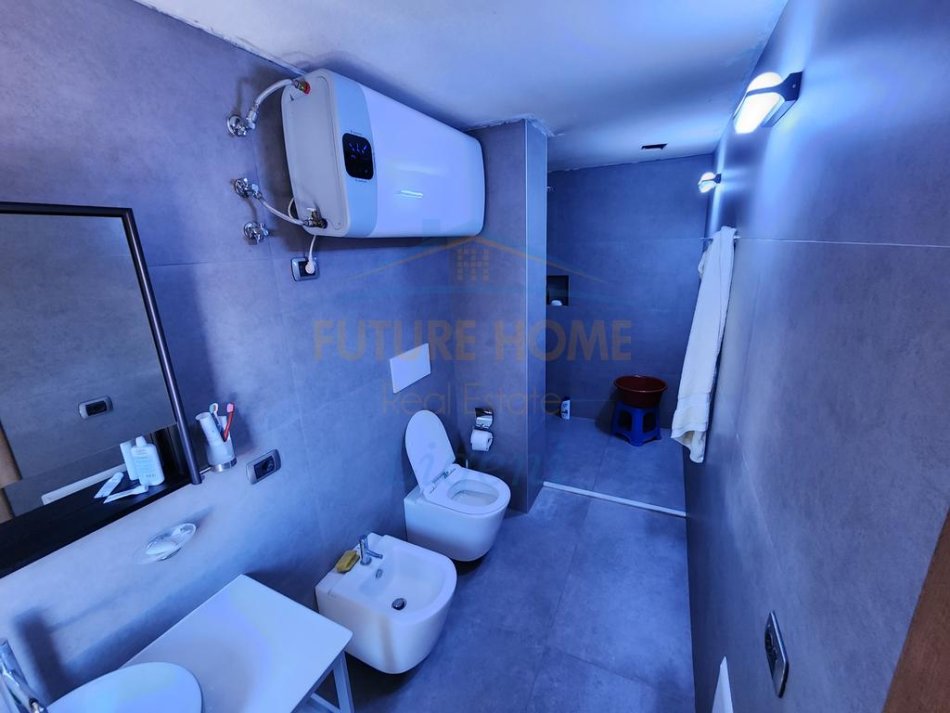 Tirane, shitet apartament 3+1 Kati 2, 216 m² 776.400 € (Perlat Rexhepi, Bllok)