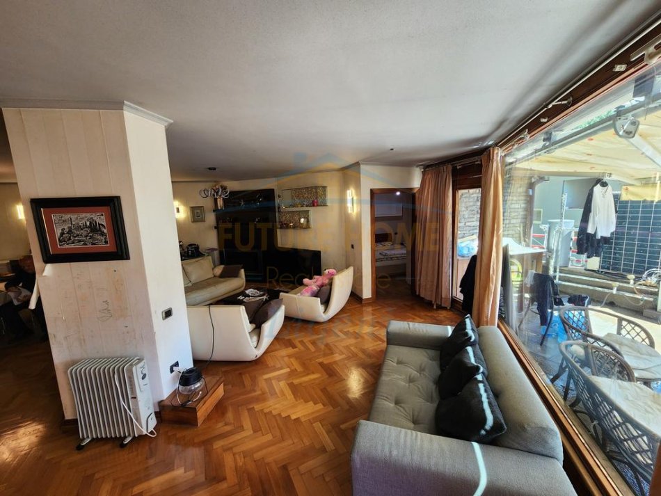 Tirane, shitet apartament 3+1 Kati 2, 216 m² 776.400 € (Perlat Rexhepi, Bllok)
