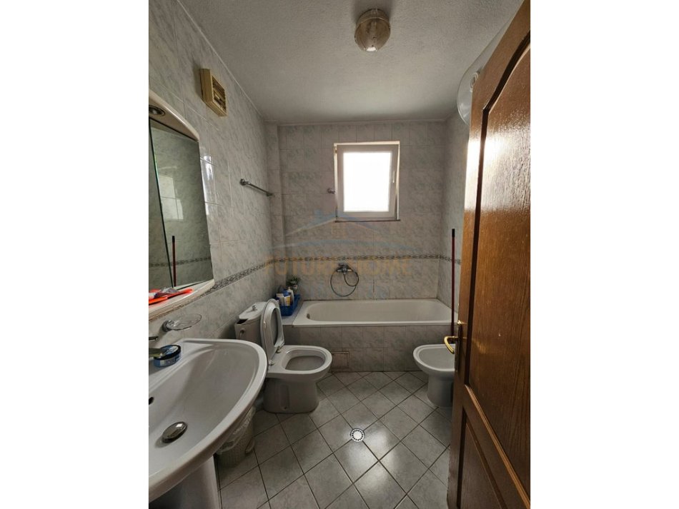 Tirane, shitet apartament 2+1 Kati 5, 92 m² 178.000 € (Rruga e Dibres)