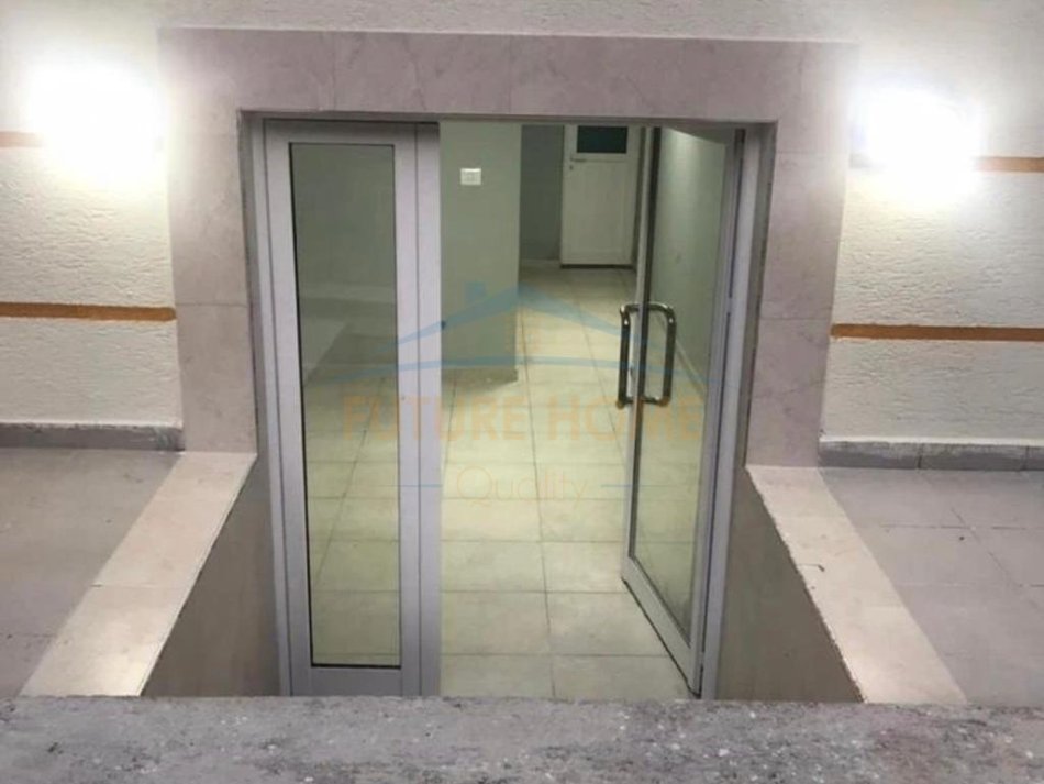 Durres, shitet ambjent biznesi Kati 0, 30 m² (Ish Ekspozita, Tirane)
