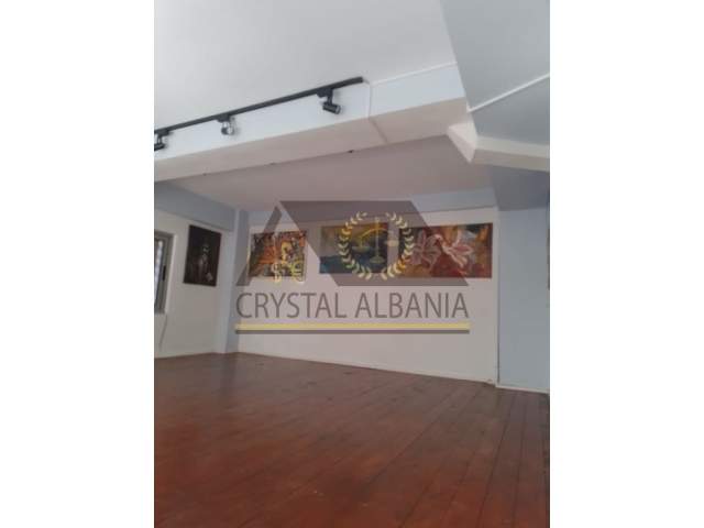 Tirane, jap me qera dyqan Kati 1, 50 m² 1.300 Leke