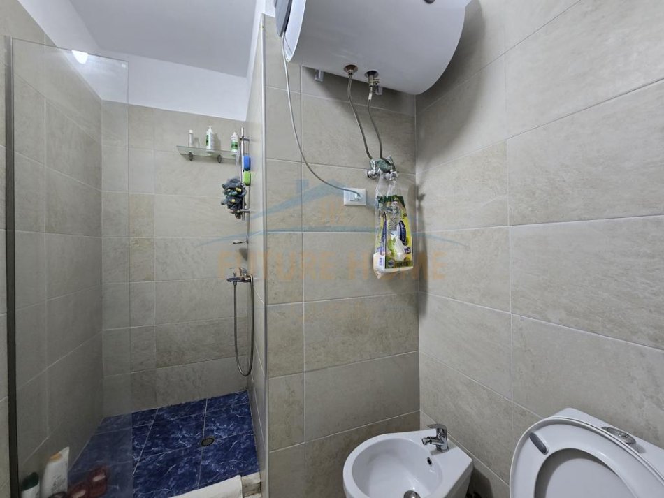 Durres, shitet apartament 2+1+Ballkon Kati 1, 98 m² 180.000 € (rrota e kuqe,plazh)
