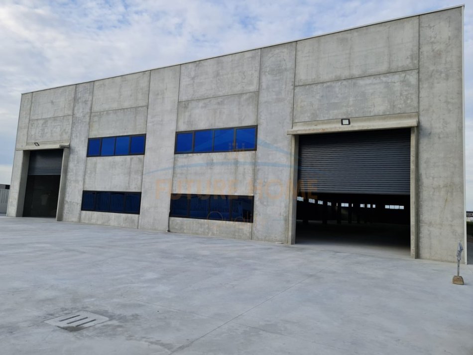 Durres, jepet me qera magazine , 6.030 m² 2.900 € (Mbikalimi i Fllakes)