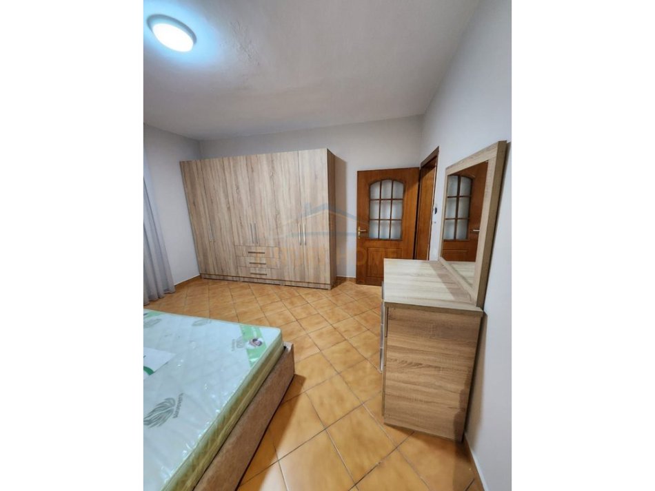 Tirane, jap me qera apartament 2+1 Kati 2, 105 m² 600 € (Rruga e Kavajes)