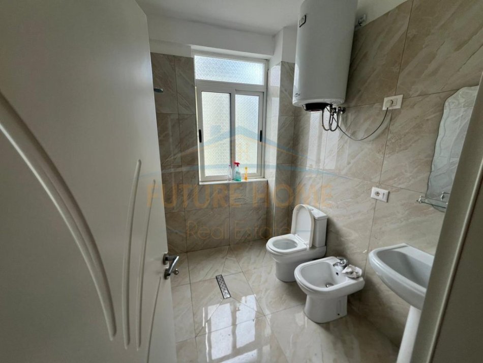 Tirane, shitet apartament 2+1 Kati 2, 90 m² 175.000 € (Rruga e Dibrës (Spitali Universitar Nënë Tereza))