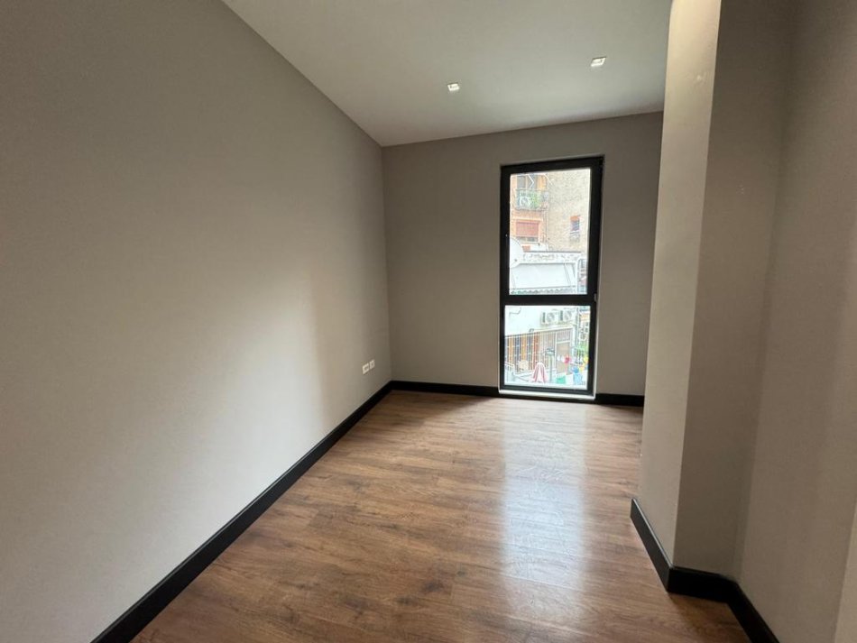 Tirane, jepet me qera apartament Kati 1, 115 m² 1.400 € (Rruga e Kosovareve)