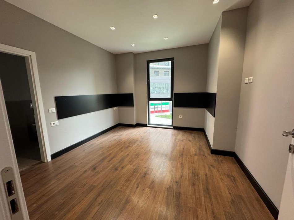 Tirane, jepet me qera apartament Kati 1, 115 m² 1.400 € (Rruga e Kosovareve)