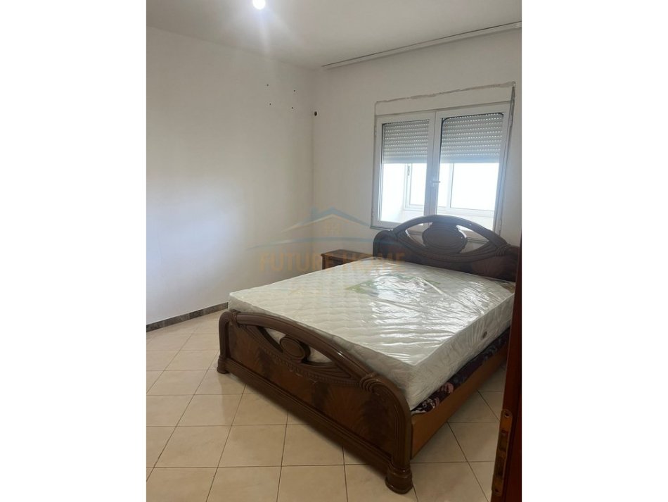 Durres, jepet me qera apartament 1+1+Aneks Kati 4, 82 m² 300 € (ish URT)