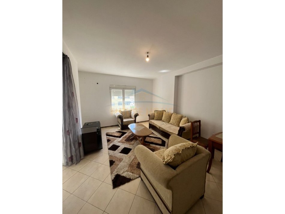 Durres, jepet me qera apartament 1+1+Aneks Kati 4, 82 m² 300 € (ish URT)
