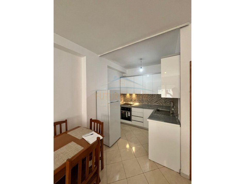 Durres, jepet me qera apartament 1+1+Aneks Kati 4, 82 m² 300 € (ish URT)