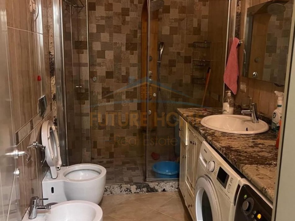 Durres, jepet me qera apartament 2+1 Kati 4, 105 m² 450 € (PRANË MARKATËS, DURRËS)