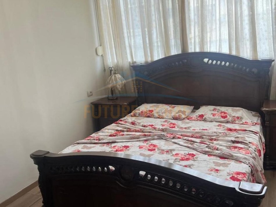 Durres, jepet me qera apartament 2+1 Kati 4, 105 m² 450 € (PRANË MARKATËS, DURRËS)