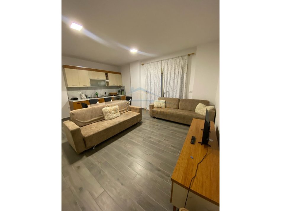 Durres, jepet me qera apartament 2+1+Ballkon Kati 1, 95 m² 550 € (Vollga)