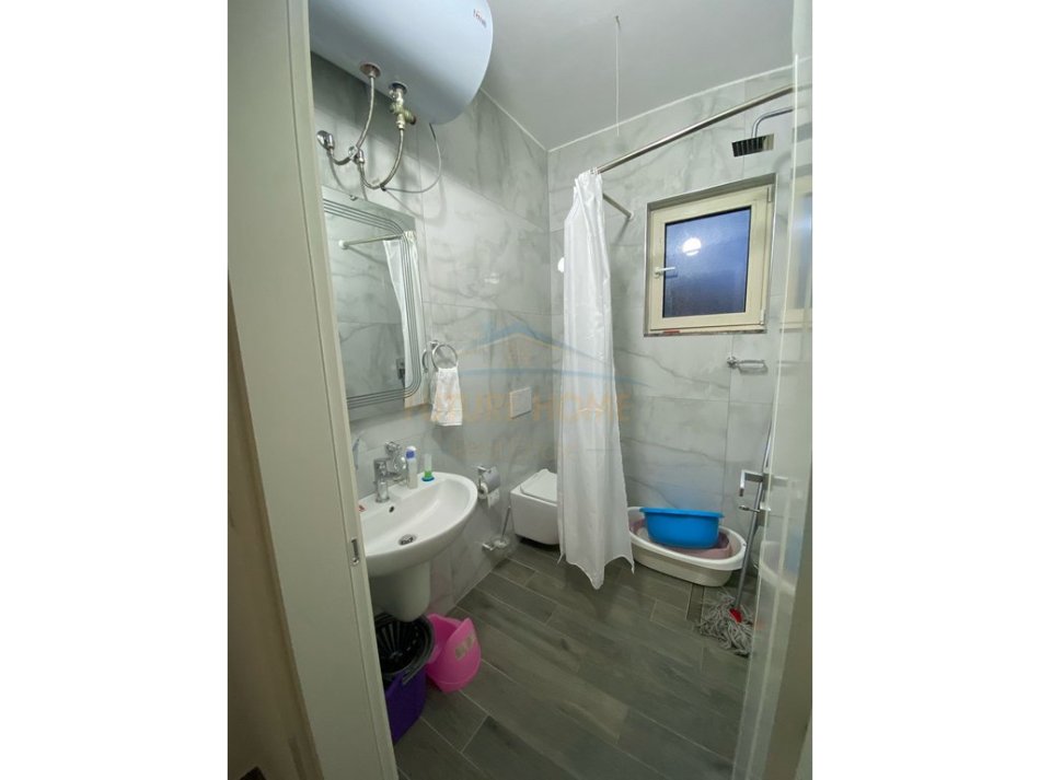 Durres, jepet me qera apartament 2+1+Ballkon Kati 1, 95 m² 550 € (Vollga)