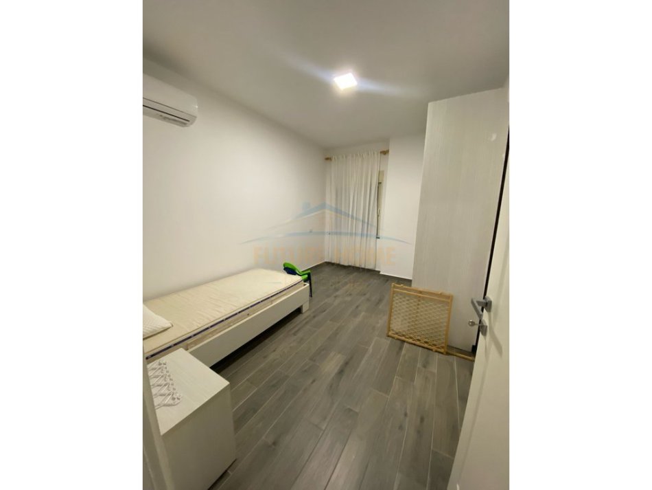 Durres, jepet me qera apartament 2+1+Ballkon Kati 1, 95 m² 550 € (Vollga)