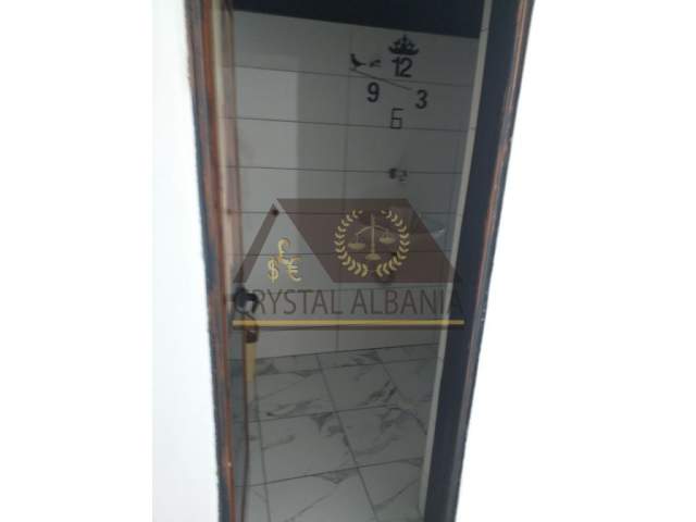 Tirane, jap me qera dyqan Kati 1, 50 m² 350 Leke (Rruga e Dibres)