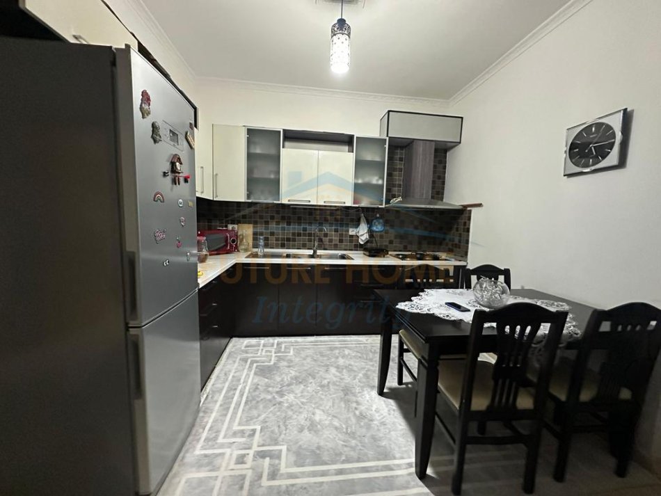 Tirane, shes apartament 3+1 Kati 1, 134 m² 120.000 € (FRESK)