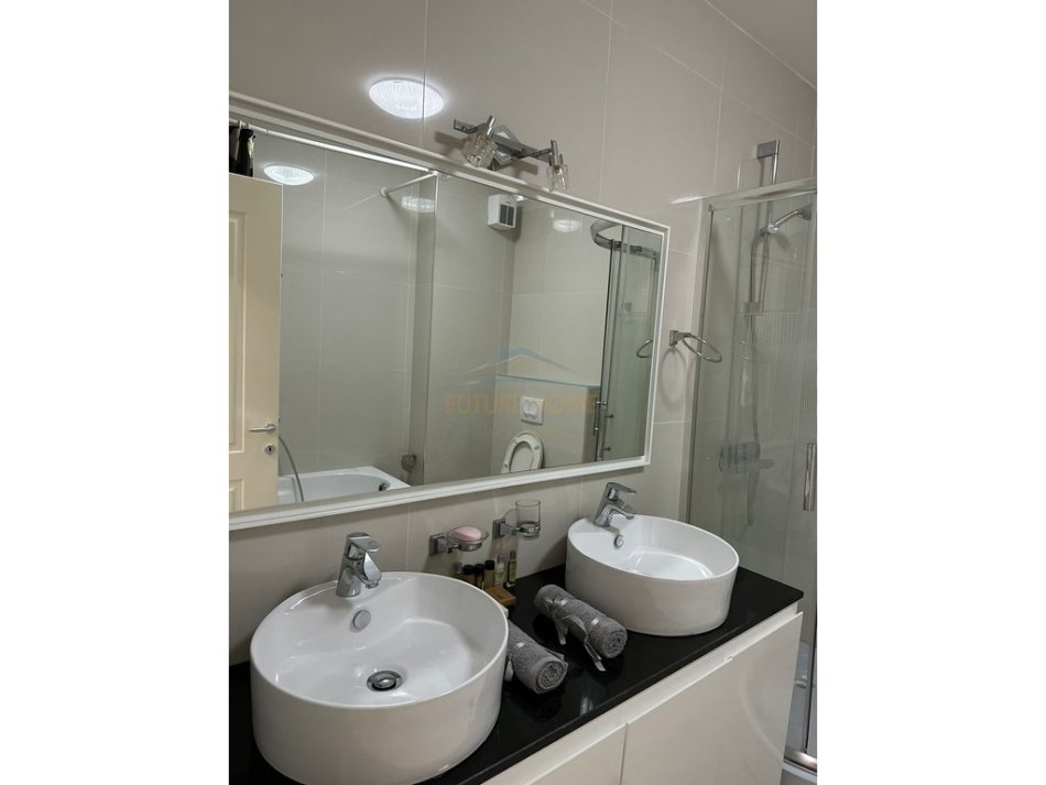 Tirane, shitet apartament 3+1+Ballkon Kati 3, 169 m² 500.000 € (TEGm Sauk)