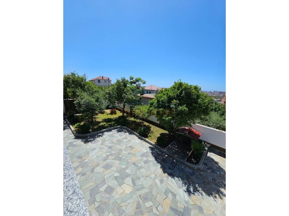 Durres, shitet Vile 3 Katshe Kati 0, 330.000 € (Arapaj)