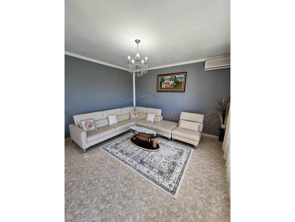 Durres, shitet Vile 3 Katshe Kati 0, 330.000 € (Arapaj)