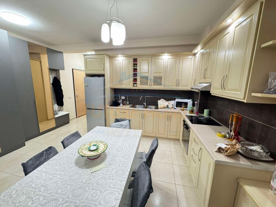 Tirane, jap me qera apartament 1+1 Kati 6, 75 m² 500 € (UNAZA E RE)