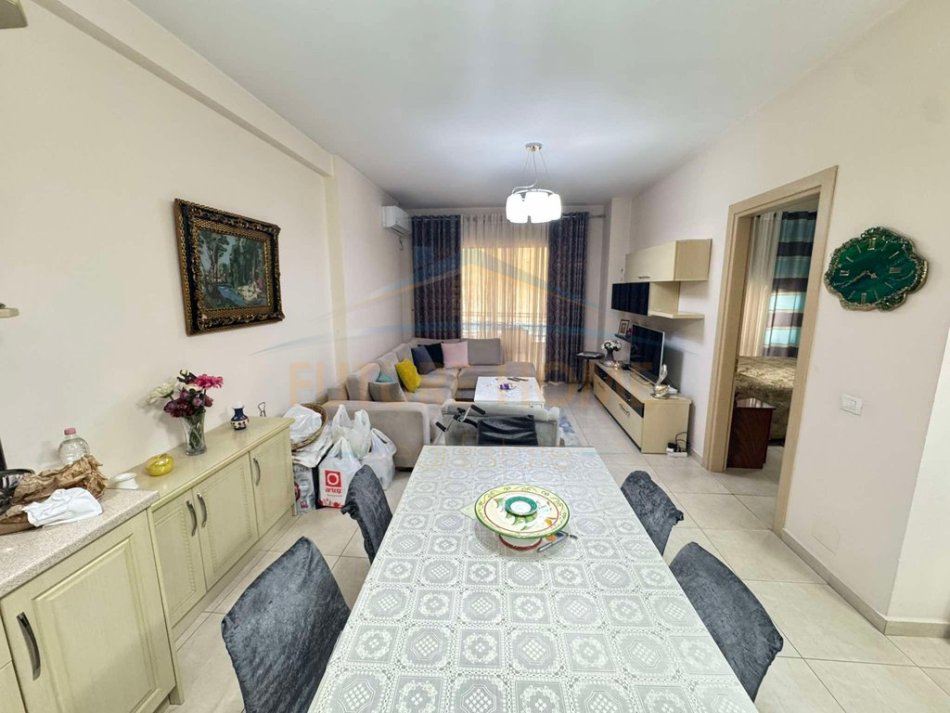 Tirane, jap me qera apartament 1+1 Kati 6, 75 m² 500 € (UNAZA E RE)