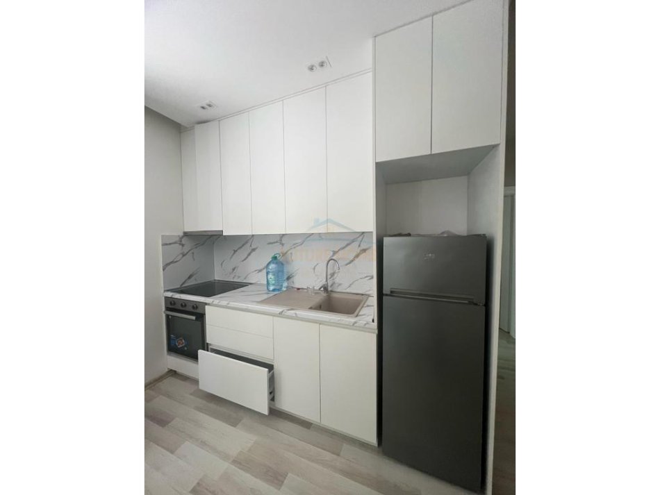 Tirane, jap me qera apartament 1+1 Kati 2, 60 m² 600 € (KOMUNA E PARISIT)