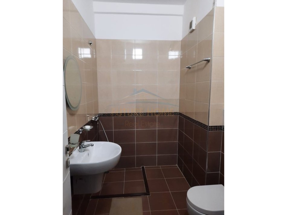 Tirane, jap me qera apartament 2+1 Kati 3, 90 m² 750 € (RRUGA E KAVAJES)