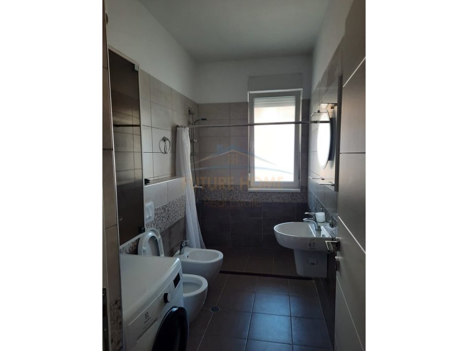 Tirane, jap me qera apartament 2+1 Kati 3, 90 m² 750 € (RRUGA E KAVAJES)