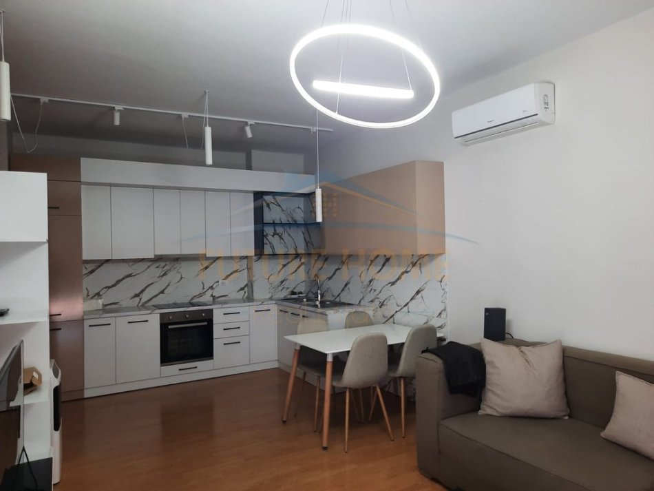 Tirane, jepet me qera apartament 2+1+Ballkon Kati 3, 90 m² 750 € (Rruga e Kavajes)