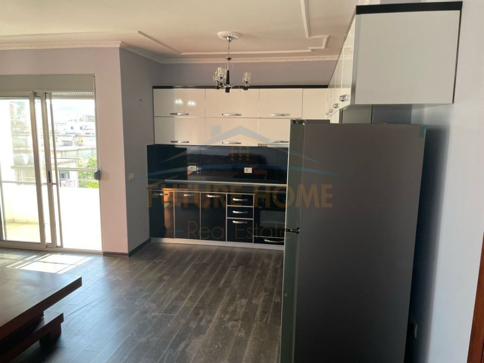 Durres, jepet me qera apartament 2+1+Aneks Kati 6, 90 m² 350 € (Lagjia 12)