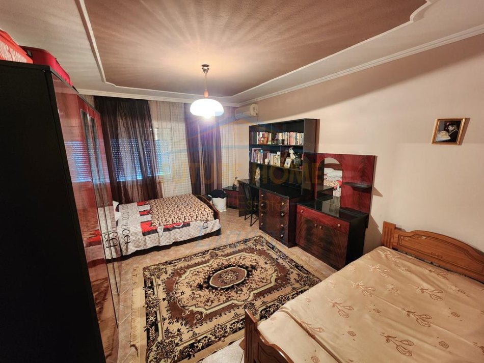 Tirane, jepet me qera apartament 3+1 Kati 7, 163 m² 330.000 € (Komuna e Parisit)