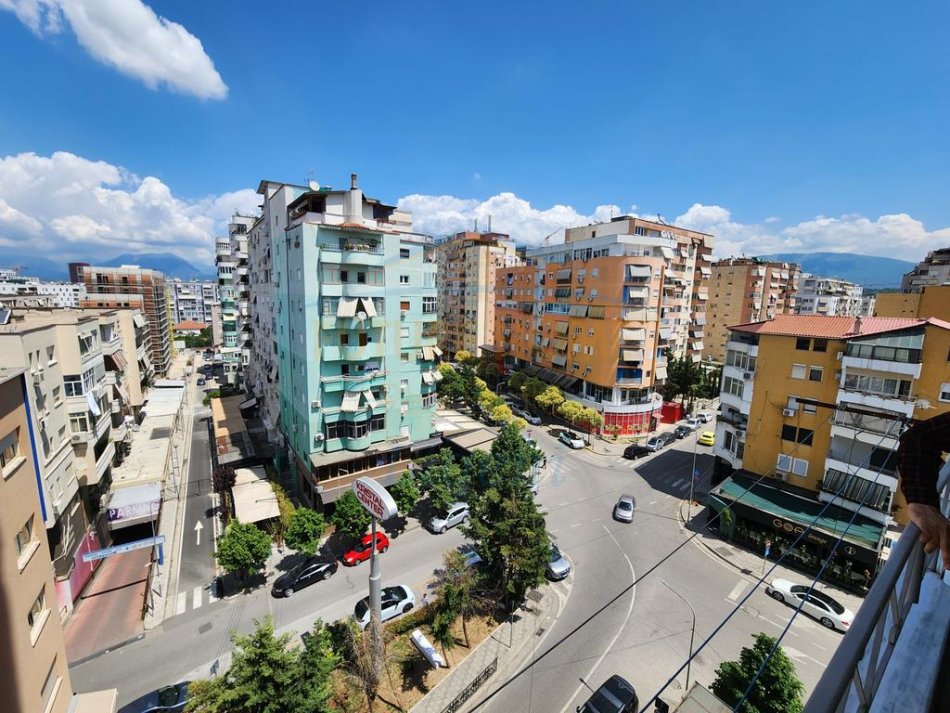 Tirane, jepet me qera apartament 3+1 Kati 7, 163 m² 330.000 € (Komuna e Parisit)