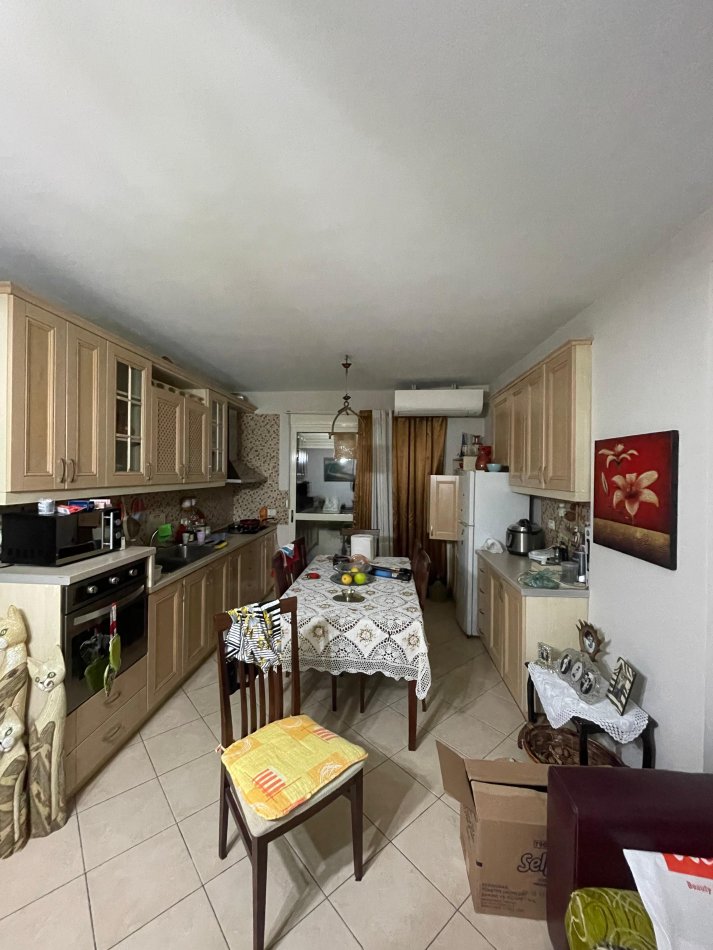 Tirane, shitet apartament 2+1 Kati 2, 92 m² 159.000 € (rruga Ali Visha)