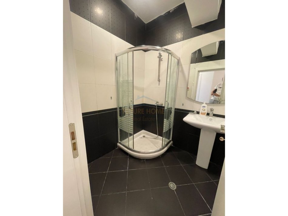 Tirane, jap me qera apartament 2+1 Kati 5, 125 m² 500 € (SELITE)