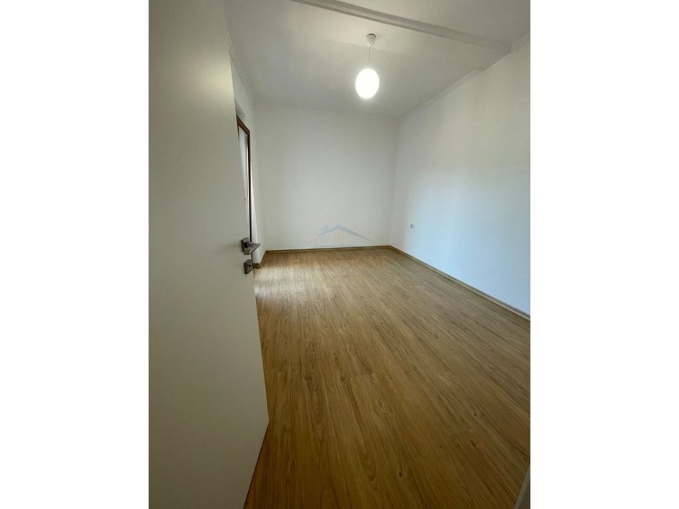 Tirane, jap me qera apartament 2+1 Kati 5, 125 m² 500 € (SELITE)