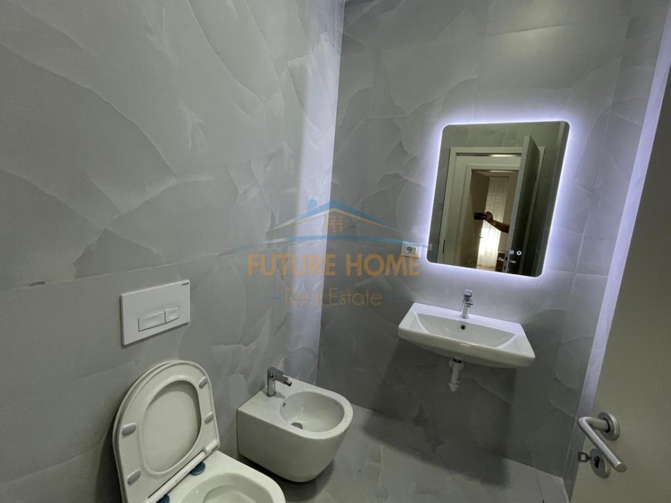 Tirane, jap me qera apartament 2+1 Kati 5, 85 m² 550 € (ALI DEMI)