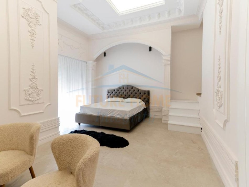 Tirane, shitet Vile 4+1+Aneks+Ballkon Kati 1, 255 m² 825.000 € (sauk)