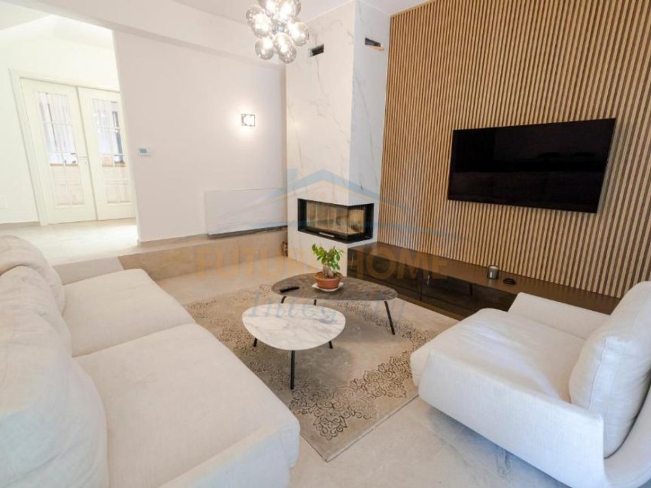 Tirane, shitet Vile 4+1+Aneks+Ballkon Kati 1, 255 m² 825.000 € (sauk)