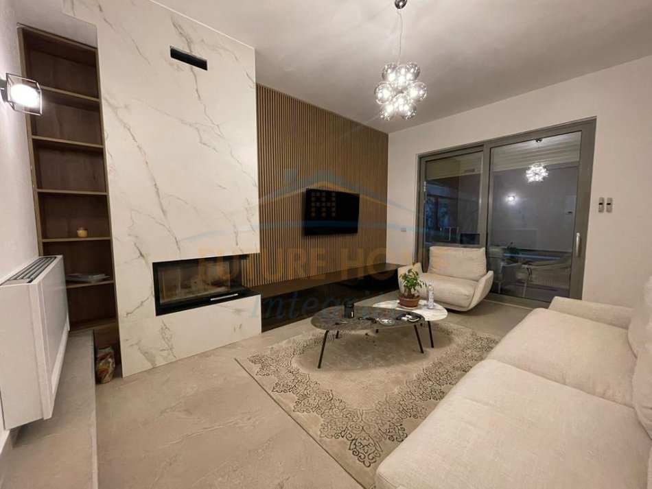 Tirane, shitet Vile 4+1+Aneks+Ballkon Kati 1, 255 m² 825.000 € (sauk)