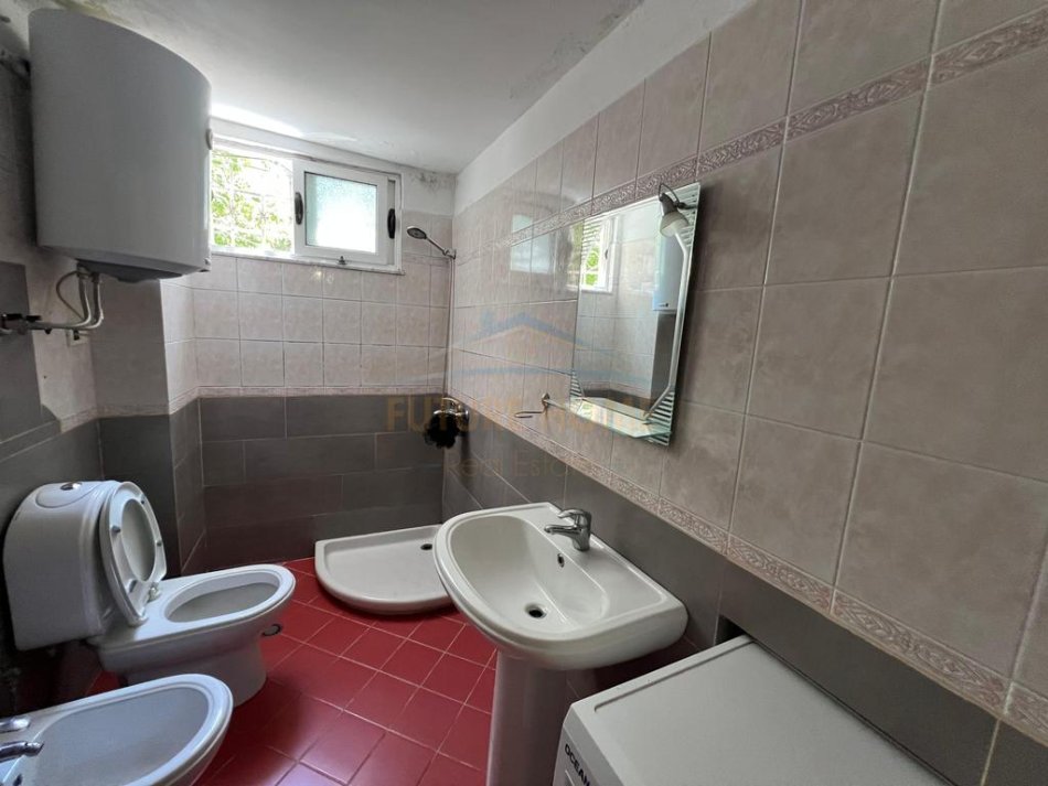 Tirane, jap me qera apartament 1+1 Kati 1, 65 m² 450 € (PETRO NINI LUARASI)