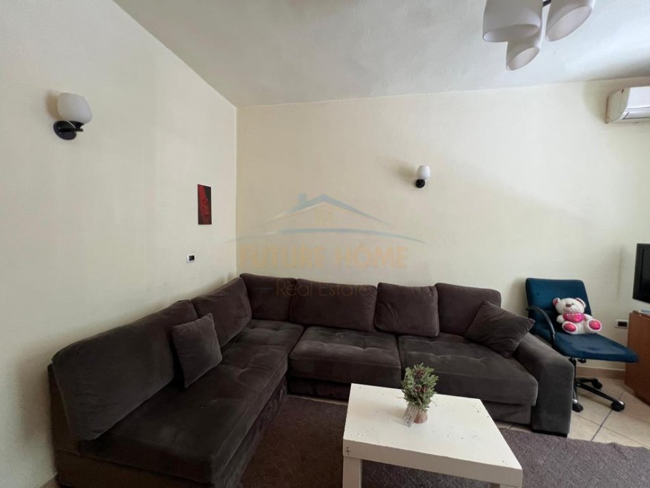 Tirane, jap me qera apartament 1+1 Kati 1, 65 m² 450 € (PETRO NINI LUARASI)