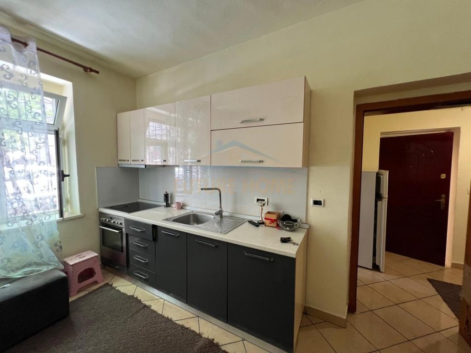 Tirane, jap me qera apartament 1+1 Kati 1, 65 m² 450 € (PETRO NINI LUARASI)