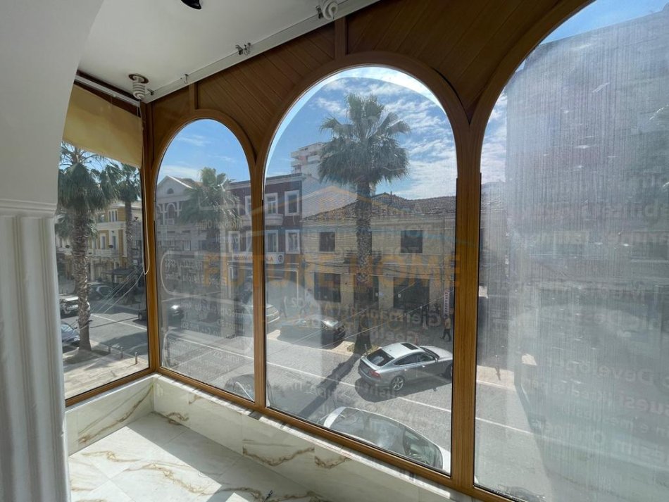 Durres, jepet me qera ambjent biznesi , 125 m² 1.000 € (Bulevardi Kryesor)
