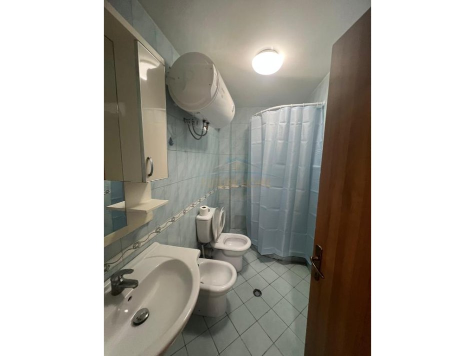 Tirane, jap me qera apartament 1+1 Kati 5, 63 m² 530 € (5 MAJI)