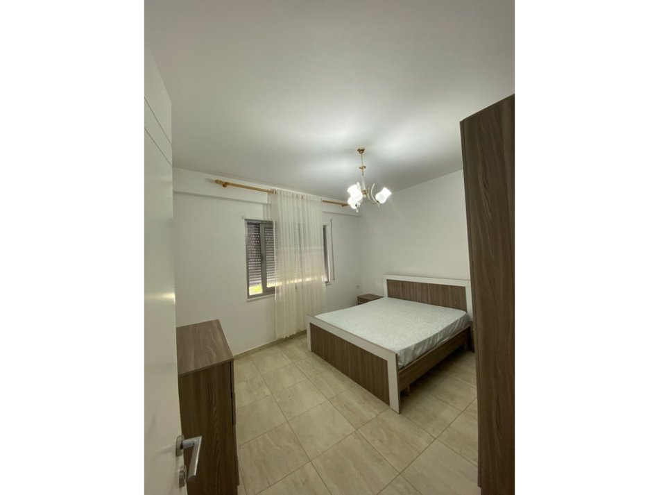 Tirane, jap me qera apartament 2+1 Kati 2, 81 m² 650 € (KOMUNA E PARISIT)