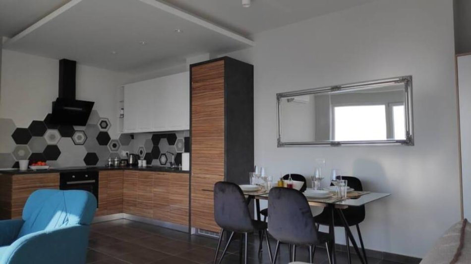 Tirane, jepet me qera 2+1 , 90 m² 1.200 € (Pazari i Ri)